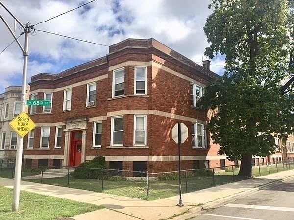 916 W 68th Street - Photo 0