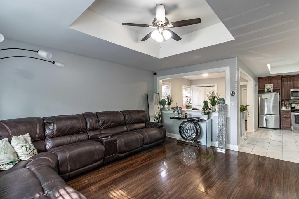 1805 N Harding Avenue - Photo 2