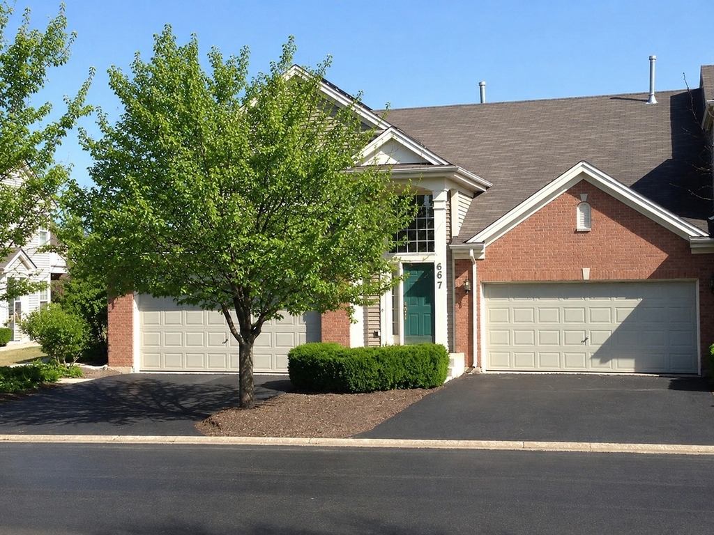 667 Creekside Circle - Photo 0