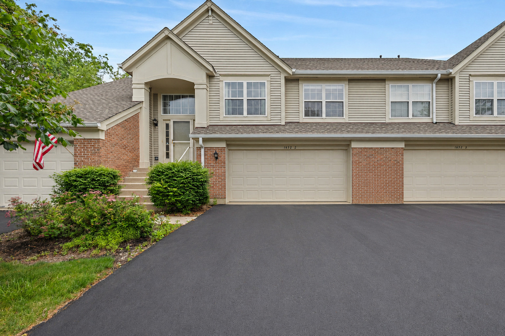 1632 Columbia Circle - Photo 0
