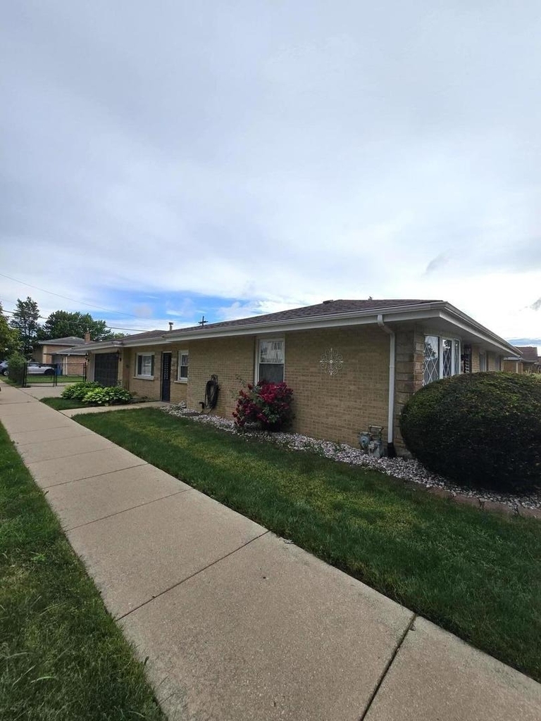 6101 W 82nd Place - Photo 1