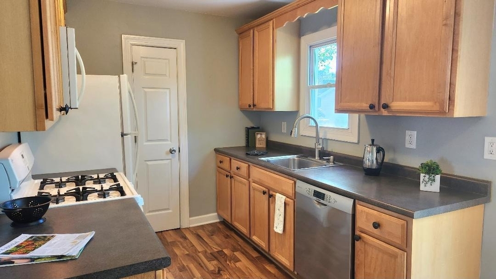 608 Sheridan Drive - Photo 4