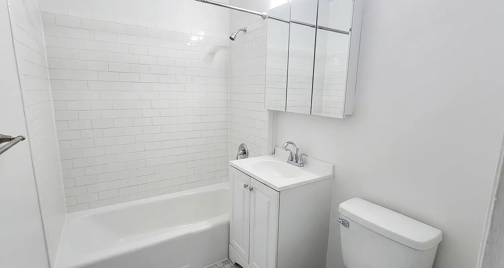 270 West 25th Street - Photo 4