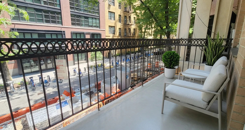 270 West 25th Street - Photo 3