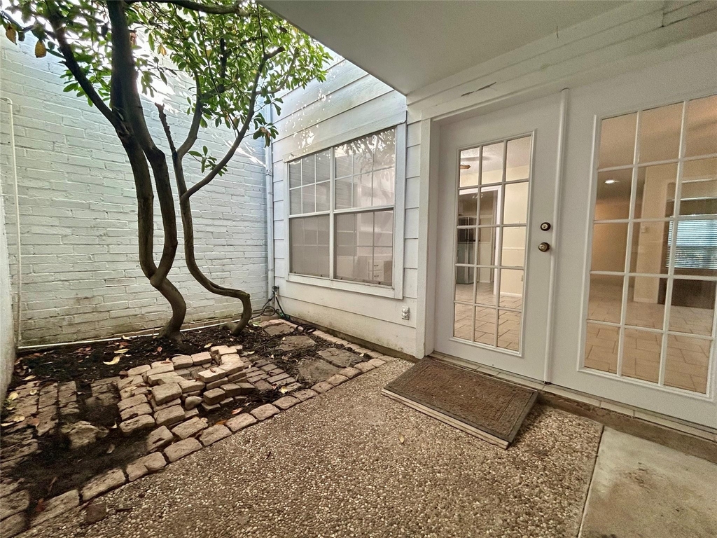 2456 Country Club Drive - Photo 3
