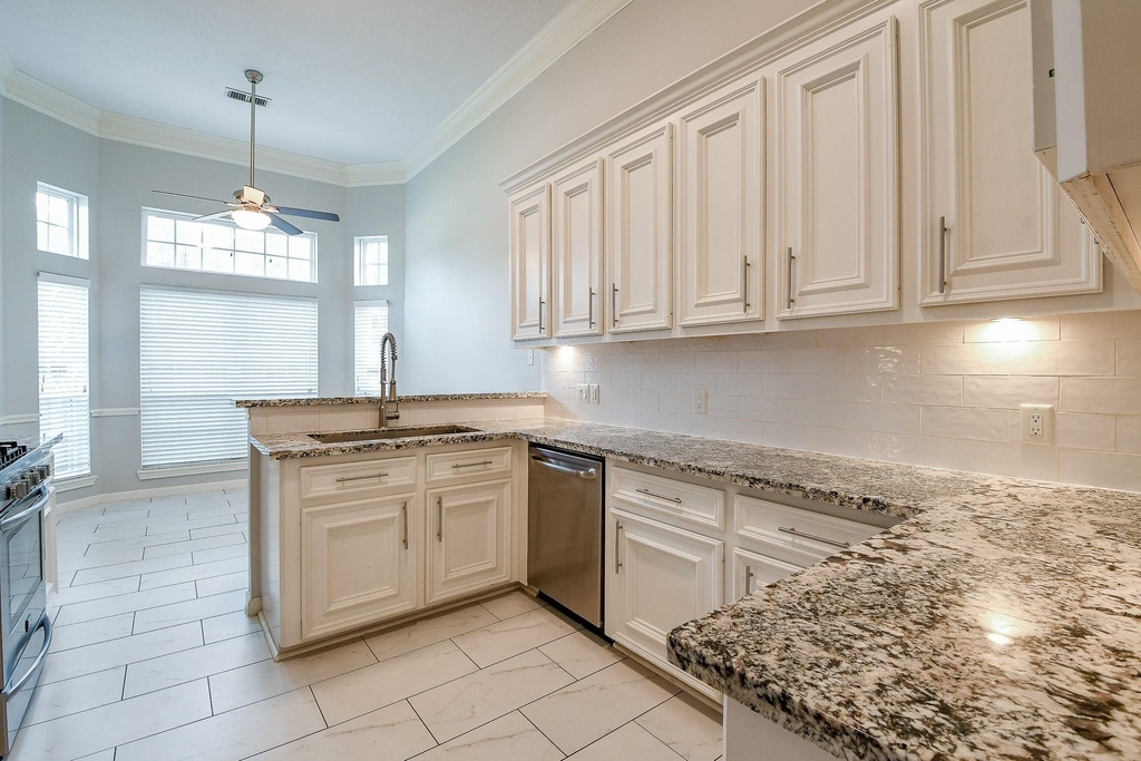 21818 Windsor Castle Drive - Photo 10