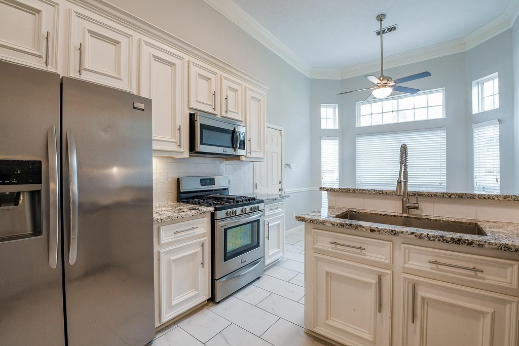 21818 Windsor Castle Drive - Photo 11
