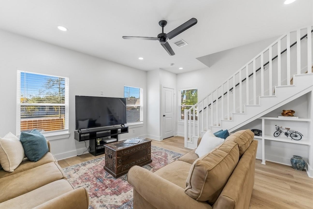 3327 Cornell Street - Photo 3