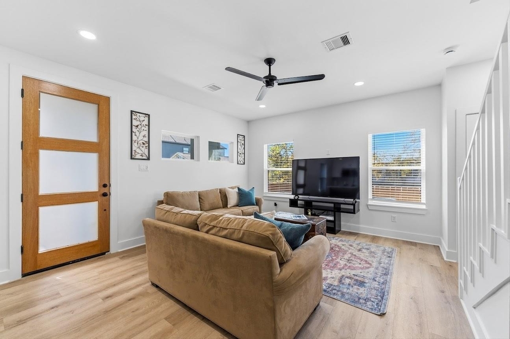 3327 Cornell Street - Photo 2