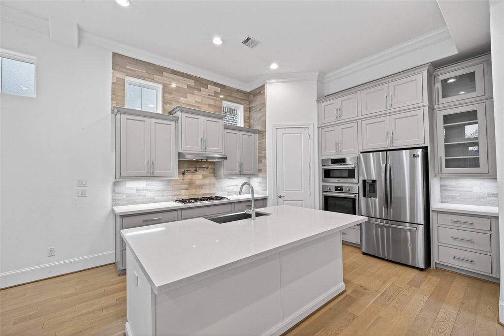 2713 Kinsley Oaks Drive - Photo 1