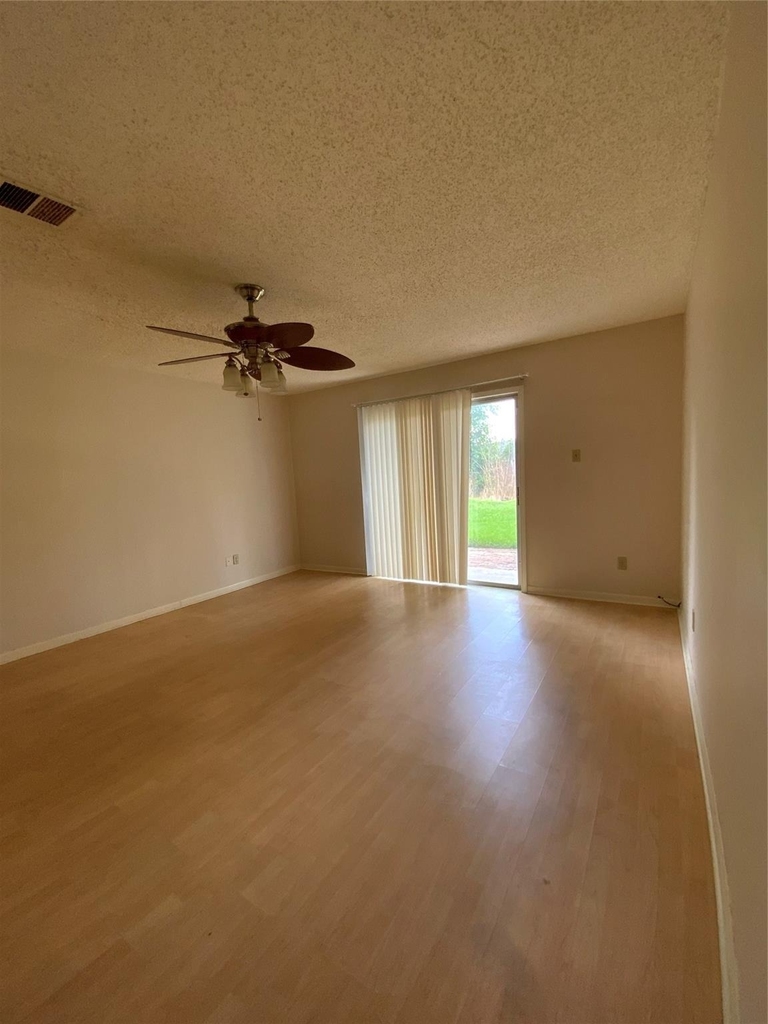 5027 Kleinway Dr - Photo 8