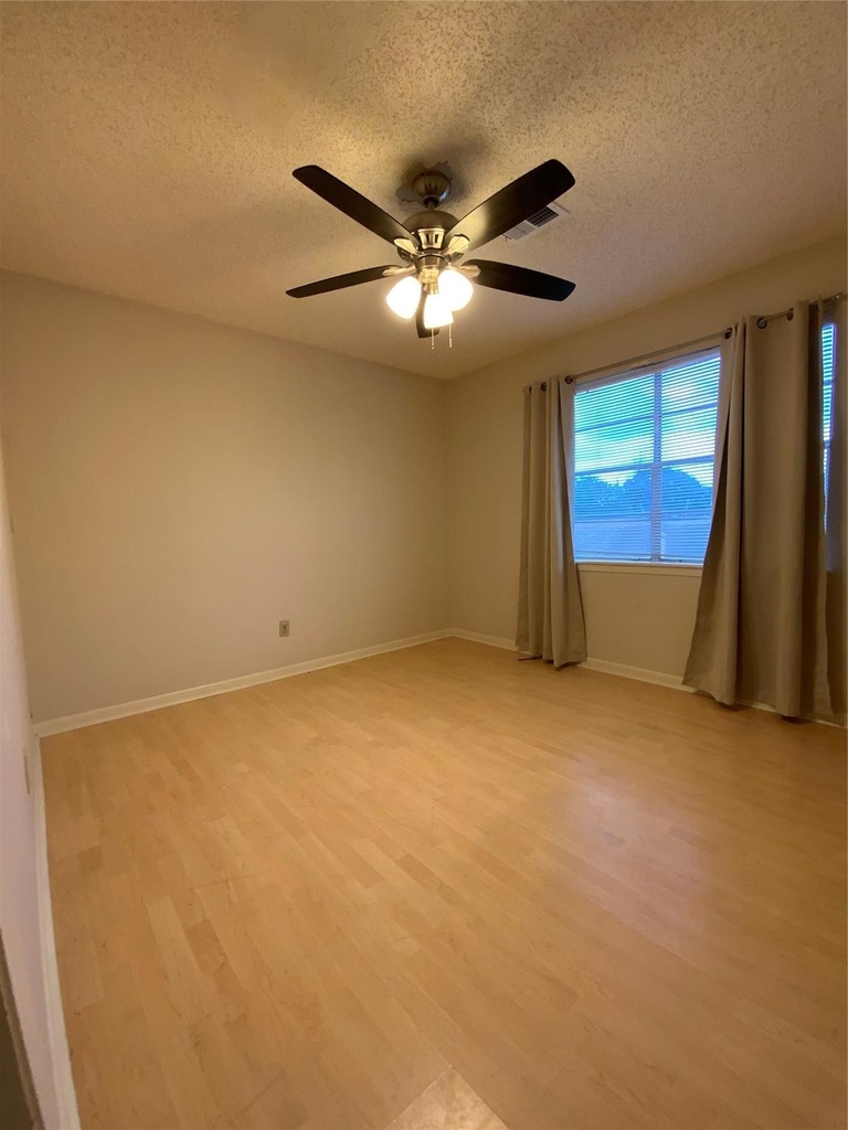 5027 Kleinway Dr - Photo 15