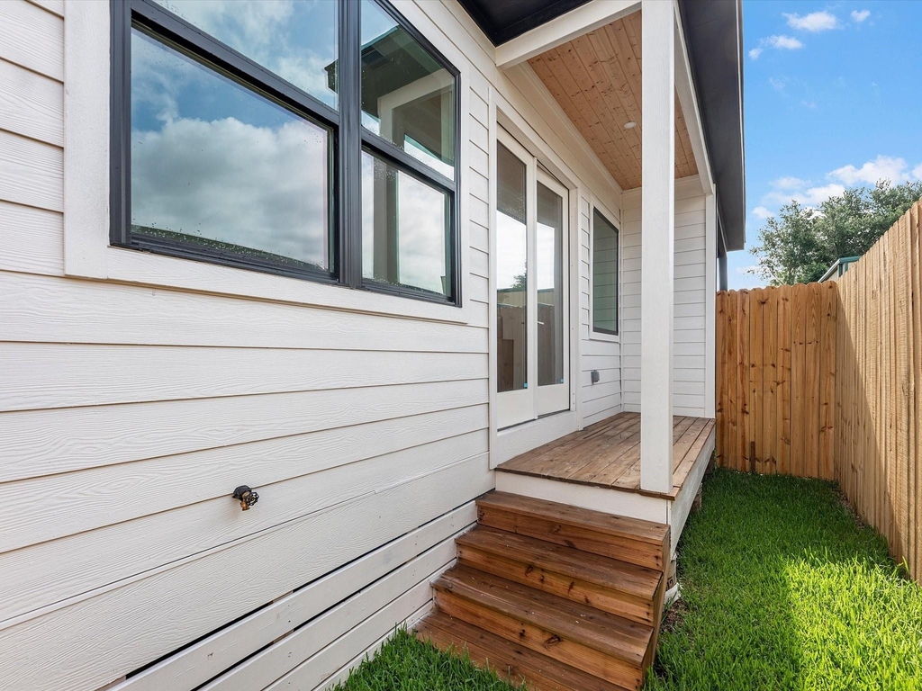 422 E 41st Street - Photo 19