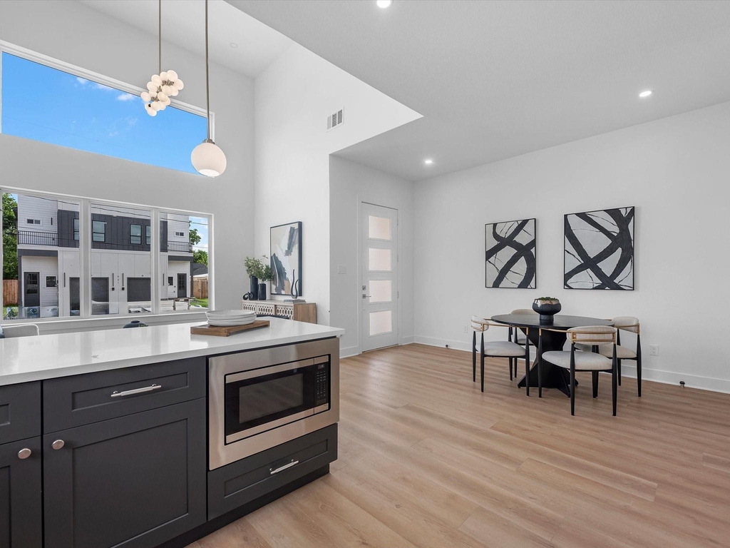 422 E 41st Street - Photo 9