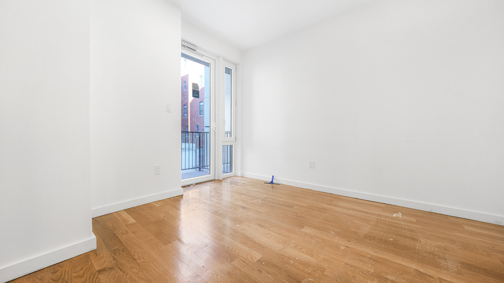 138-25 Barclay Ave 11355 - Photo 5