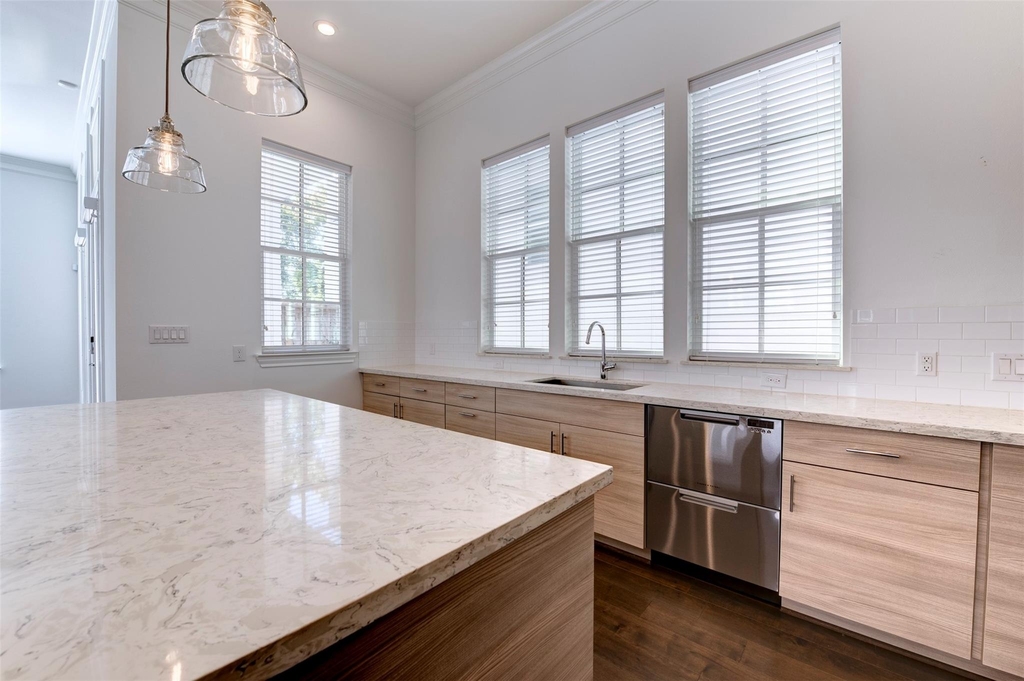 4947 Rusk Street - Photo 2