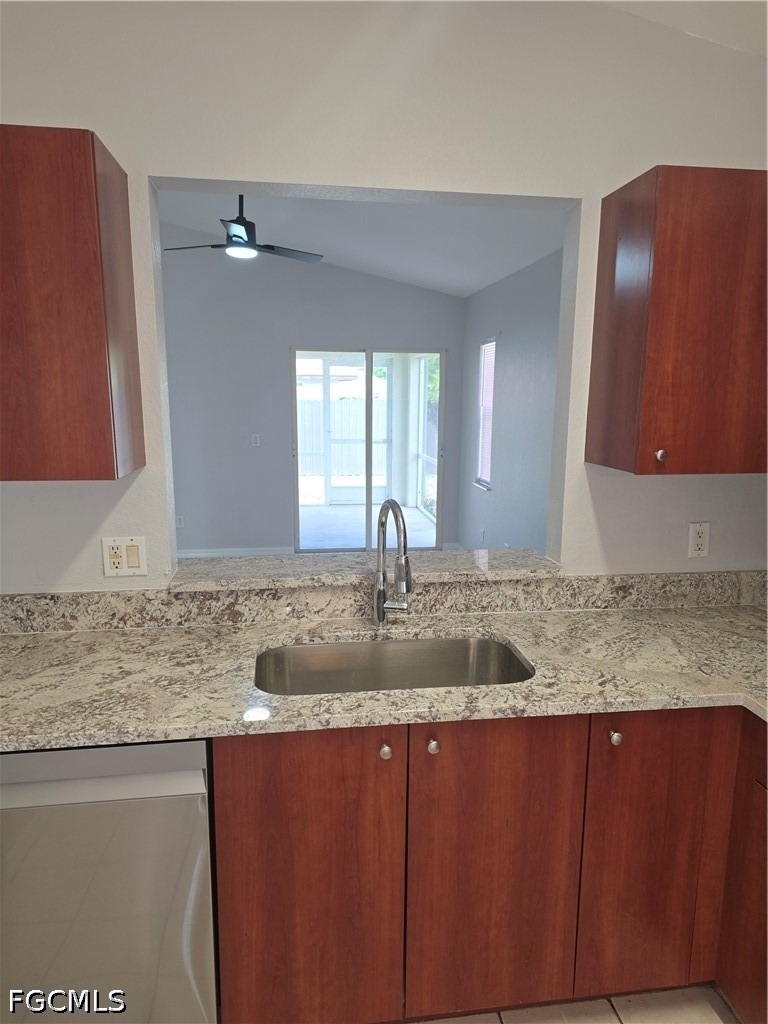 1032 Se 11th Street - Photo 7