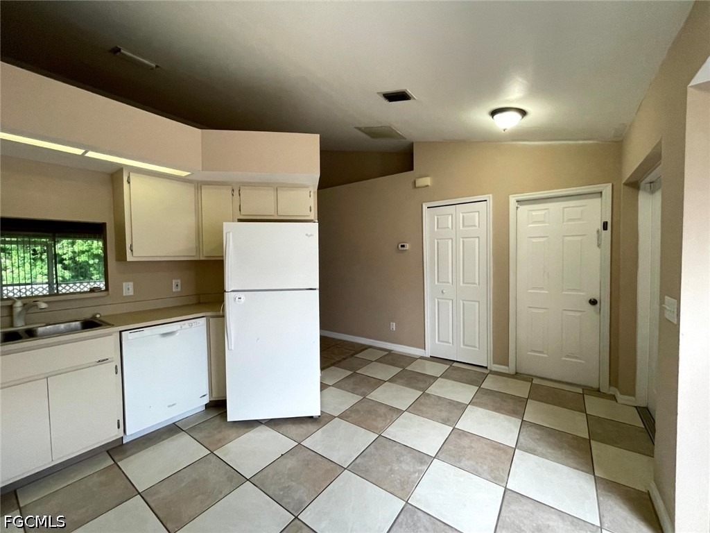 908 Cape Coral Parkway W - Photo 10