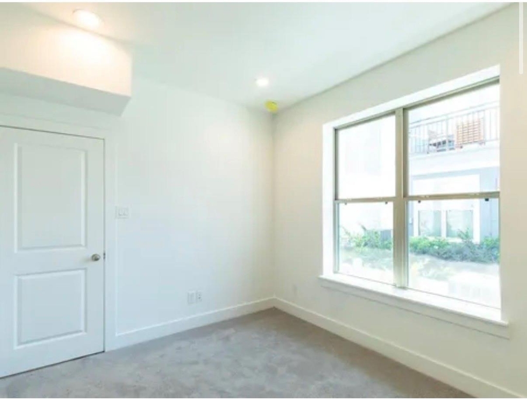 2208 Mcgowen Street - Photo 3