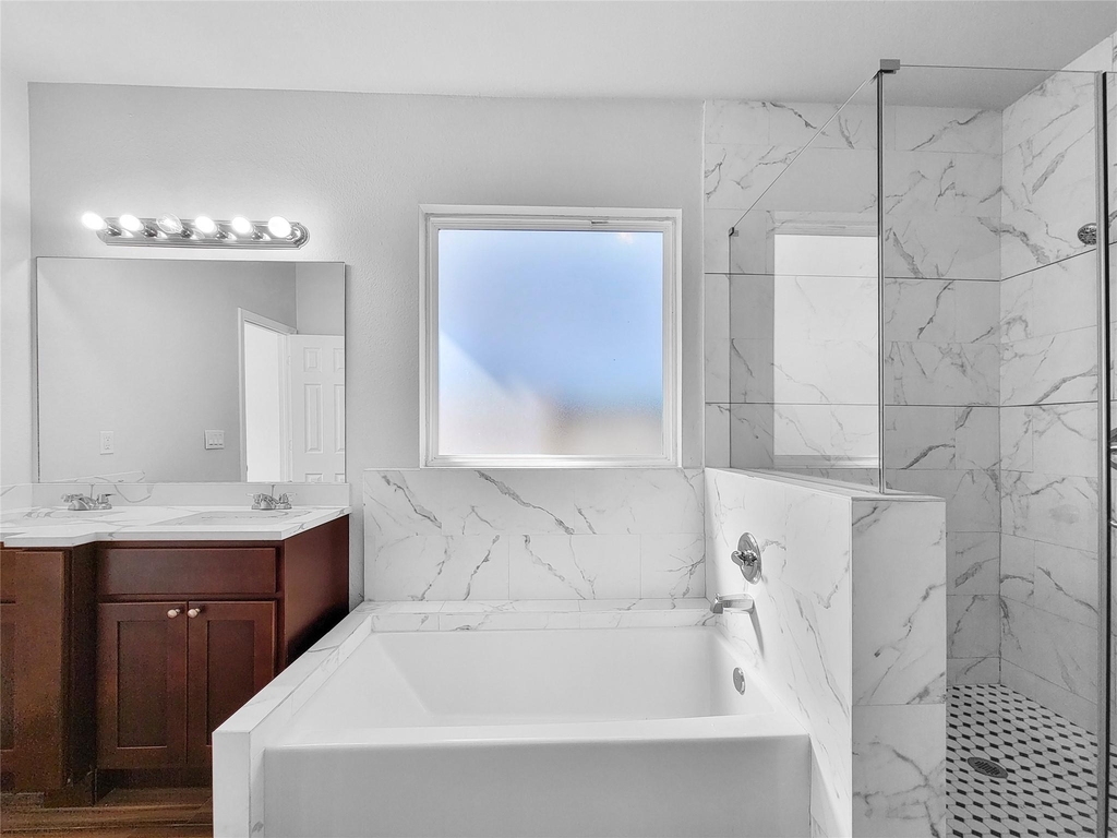 8135 Chateau Street - Photo 6