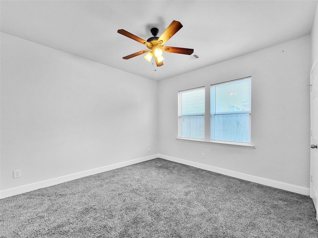 8135 Chateau Street - Photo 8