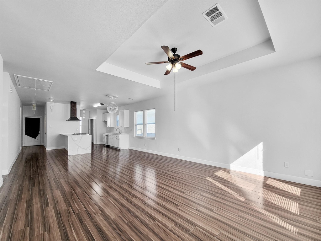 8135 Chateau Street - Photo 3