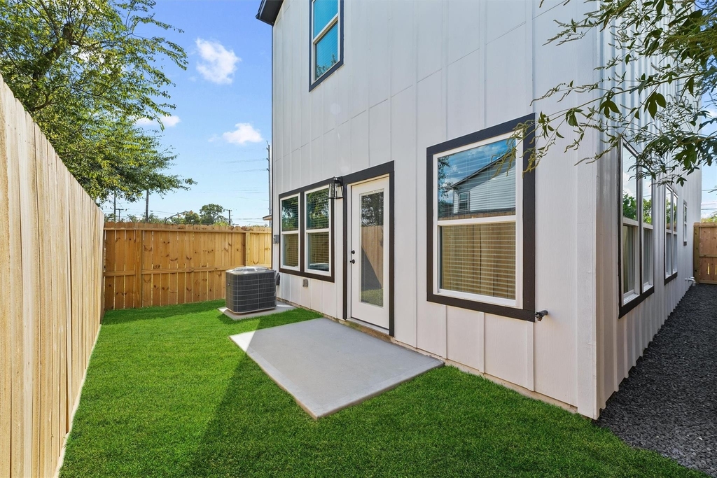 7704 Sealey Street - Photo 18