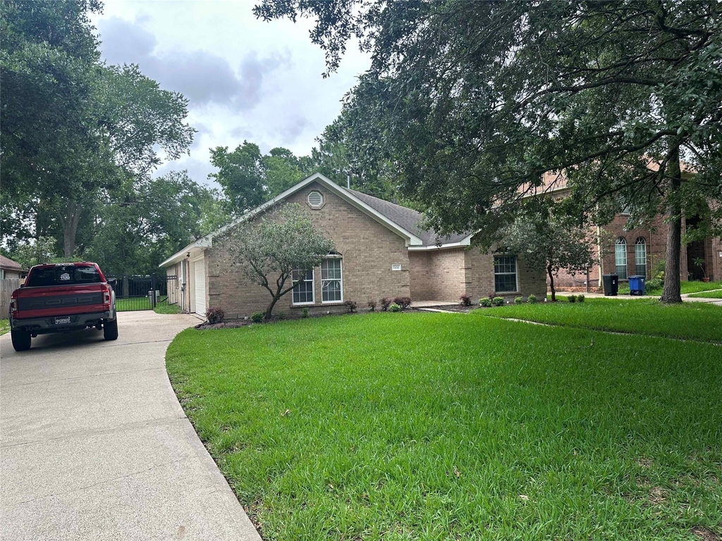 1104 Hidden Oaks Street - Photo 2