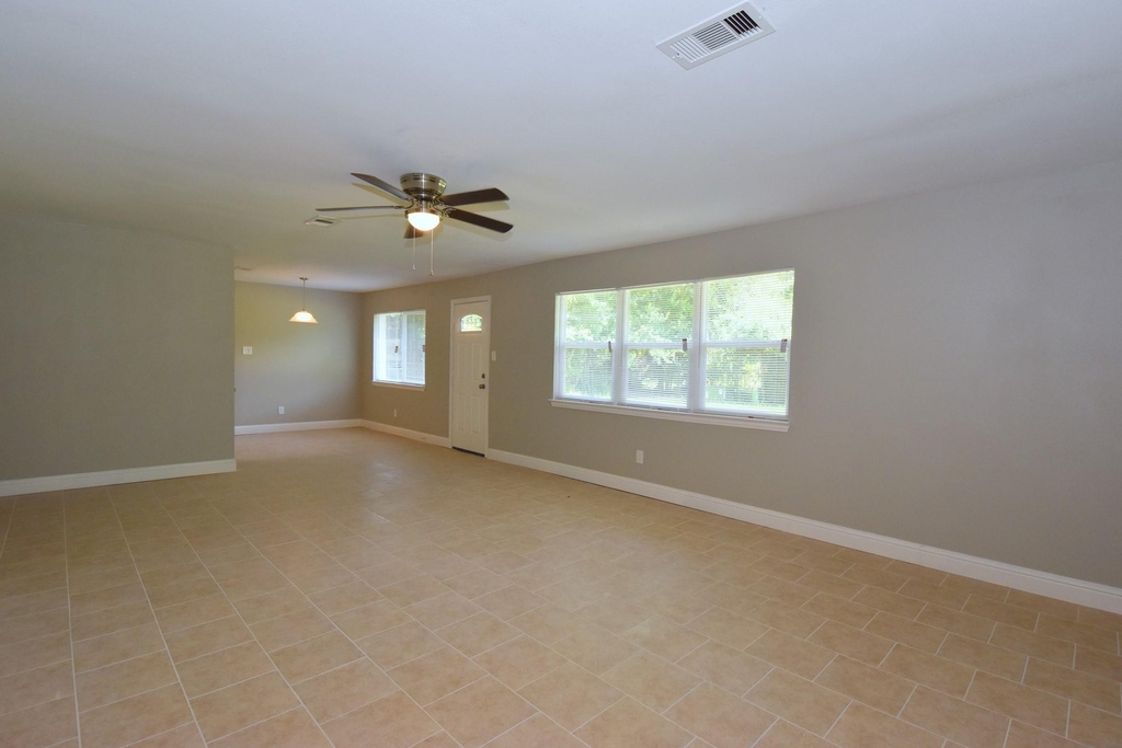 3615 Willie Way - Photo 3