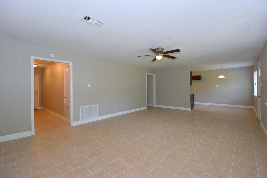 3615 Willie Way - Photo 4
