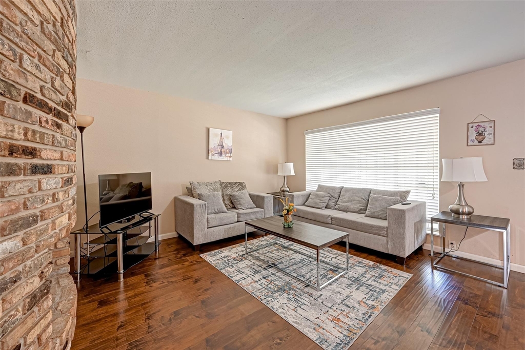 2121 Fountain View Drive - Photo 7