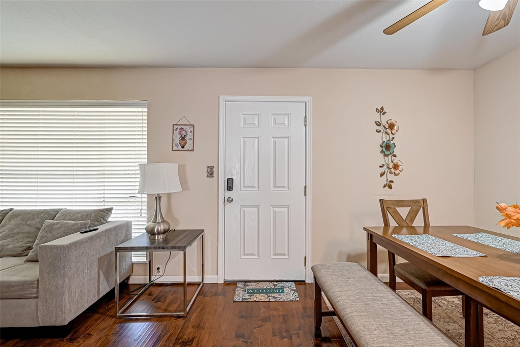 2121 Fountain View Drive - Photo 3