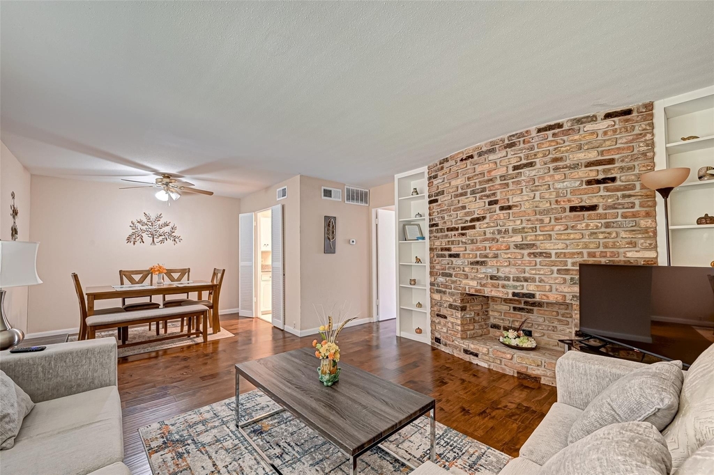 2121 Fountain View Drive - Photo 11