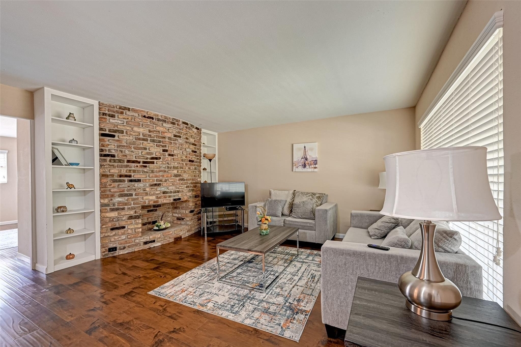 2121 Fountain View Drive - Photo 9