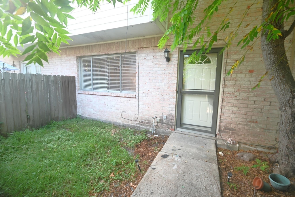 8314 La Roche Lane - Photo 1