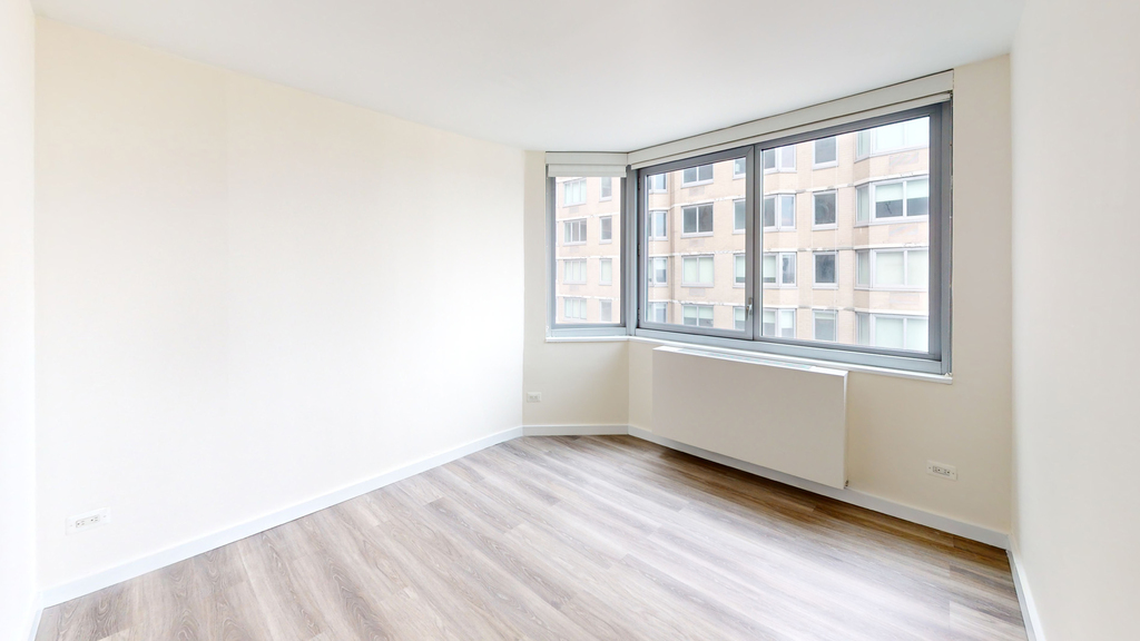 401 E 34th St - Photo 3