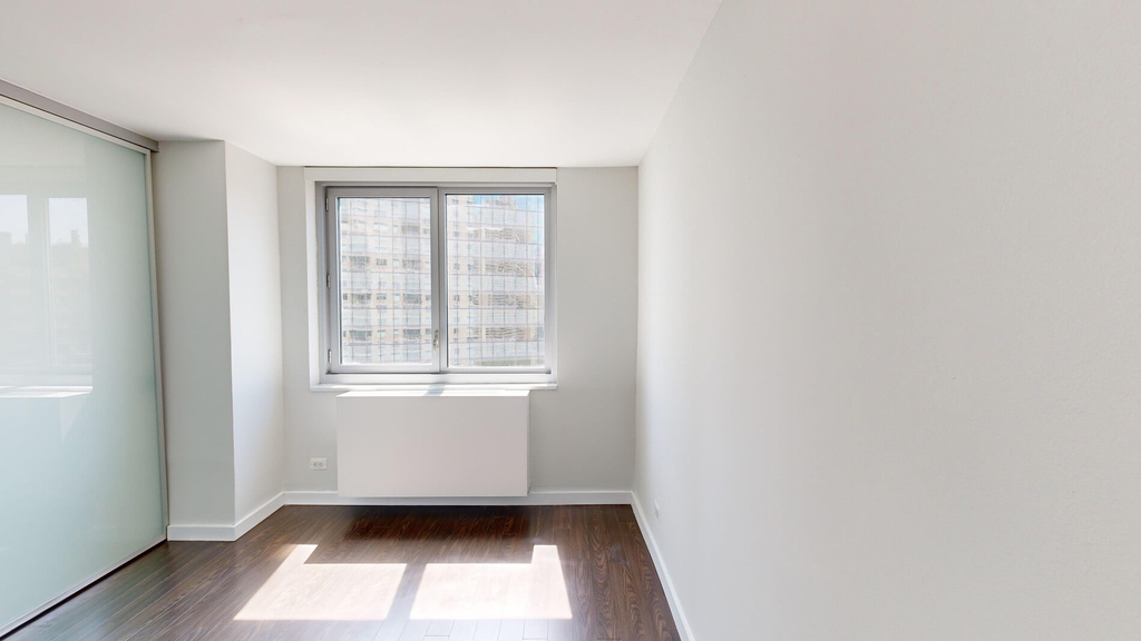 401 E 34th St - Photo 3