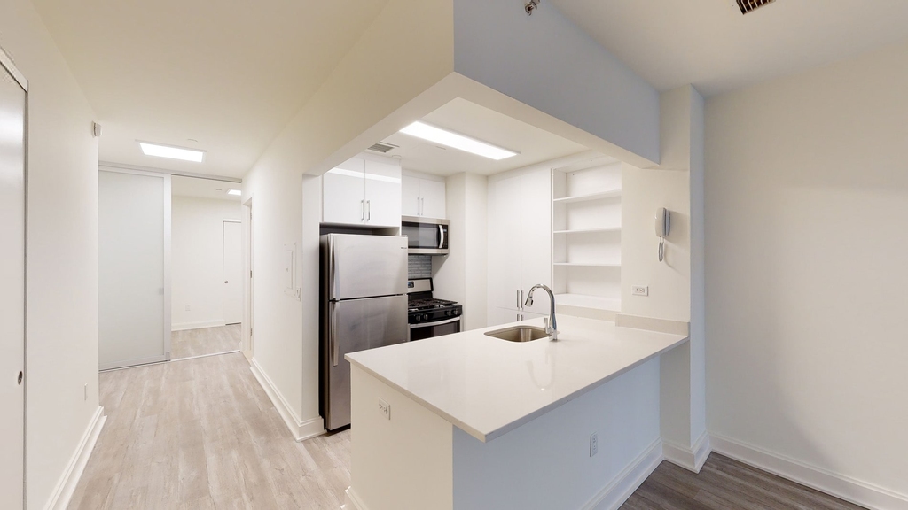 10 Hanover Square - Photo 1