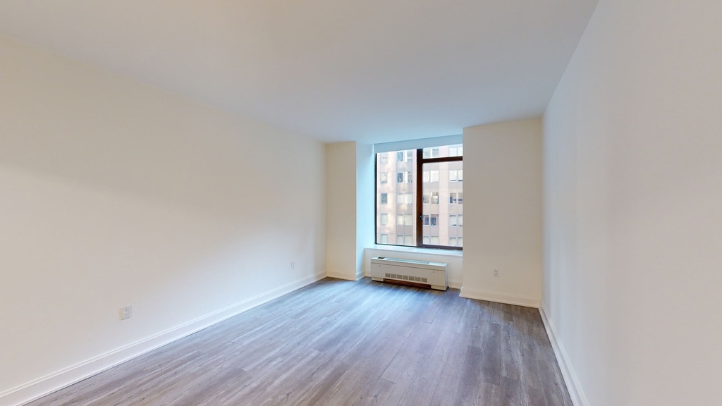 10 Hanover Square - Photo 2