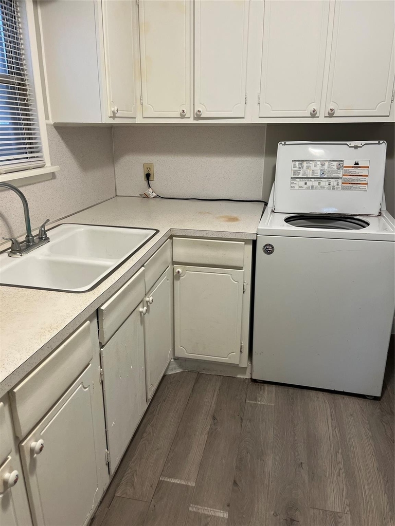 610 E 10th Street - Photo 10