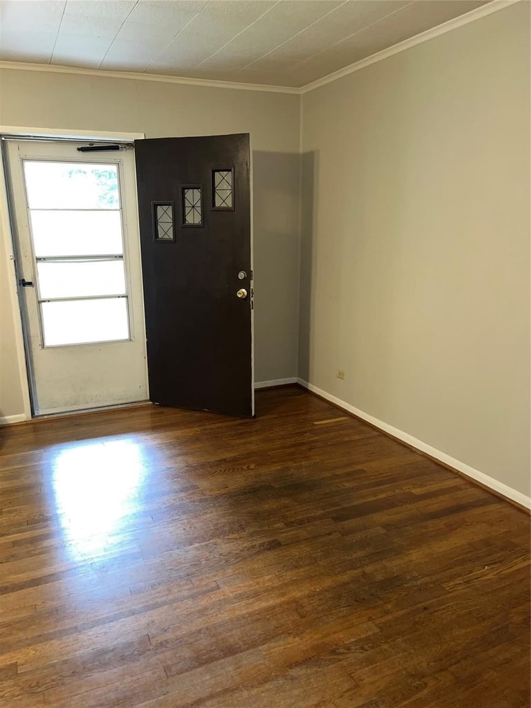 610 E 10th Street - Photo 9