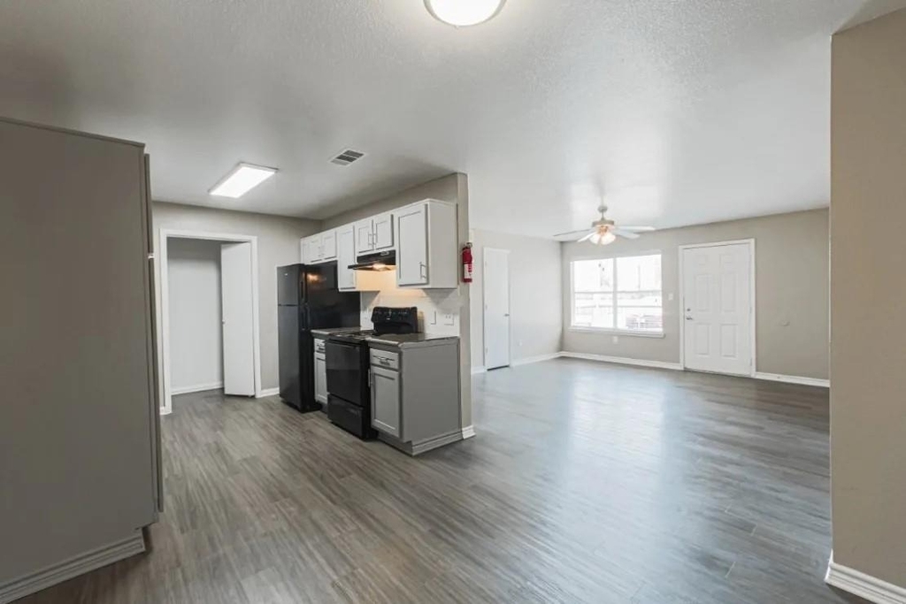 11111 W Montgomery Road - Photo 10