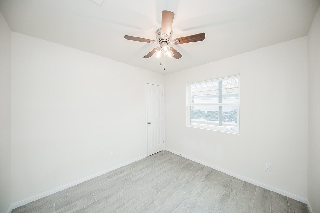 5042 Mallow Street - Photo 11