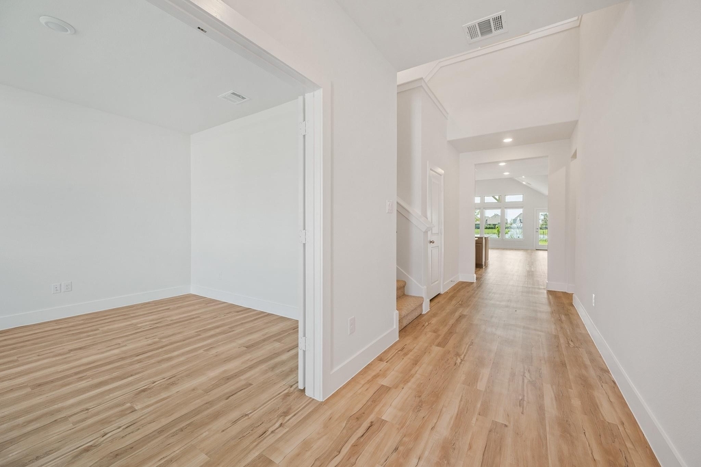 832 Sarasota Shore Drive - Photo 5