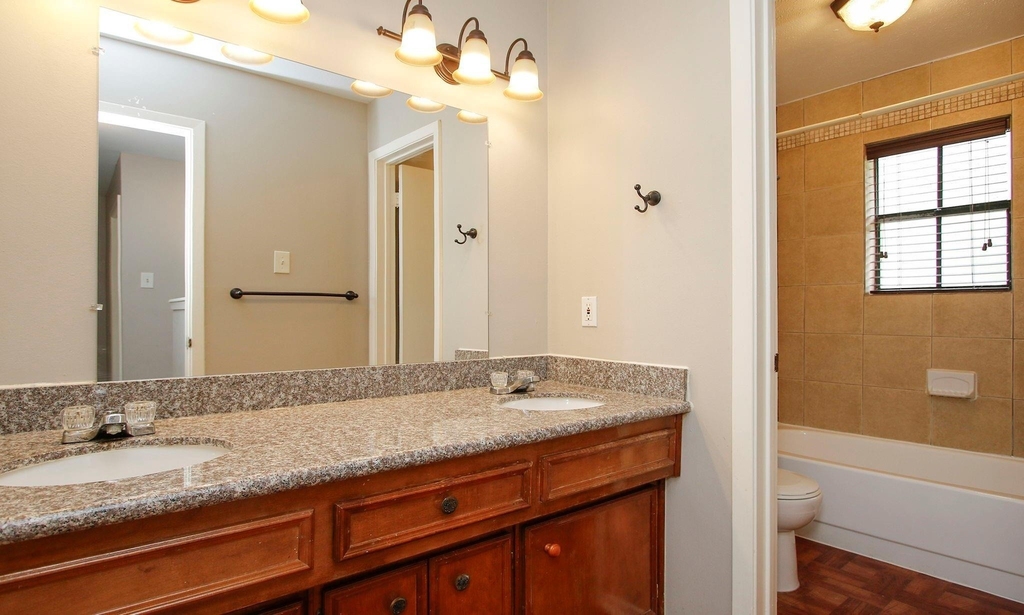 1 Greeningdon Street - Photo 12