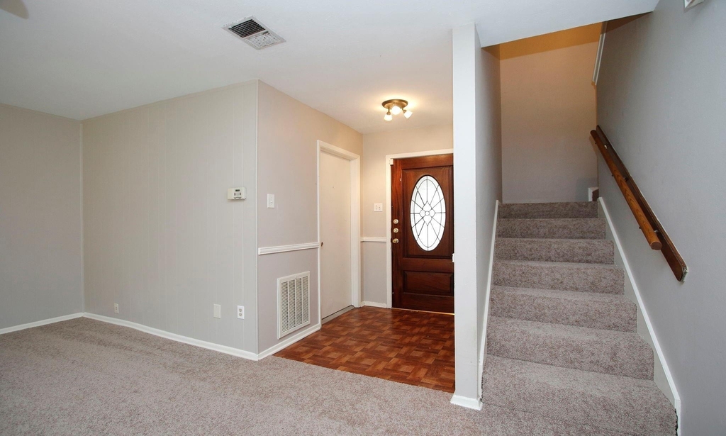 1 Greeningdon Street - Photo 3