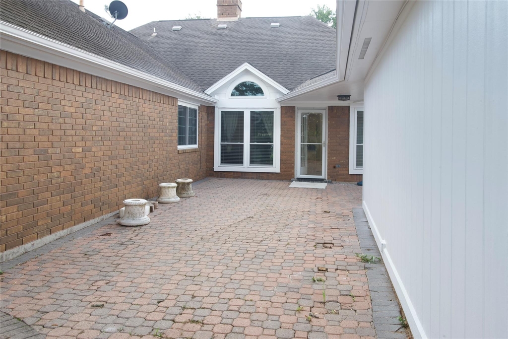 1839 Lake Winds Dr - Photo 3