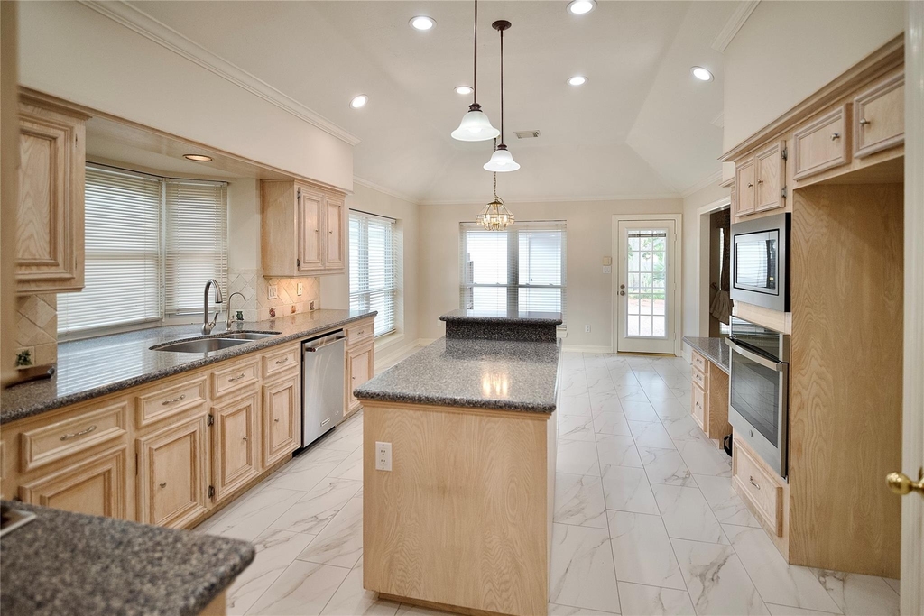 1839 Lake Winds Dr - Photo 10