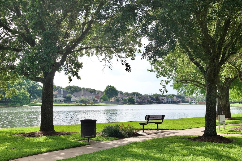 1839 Lake Winds Dr - Photo 32