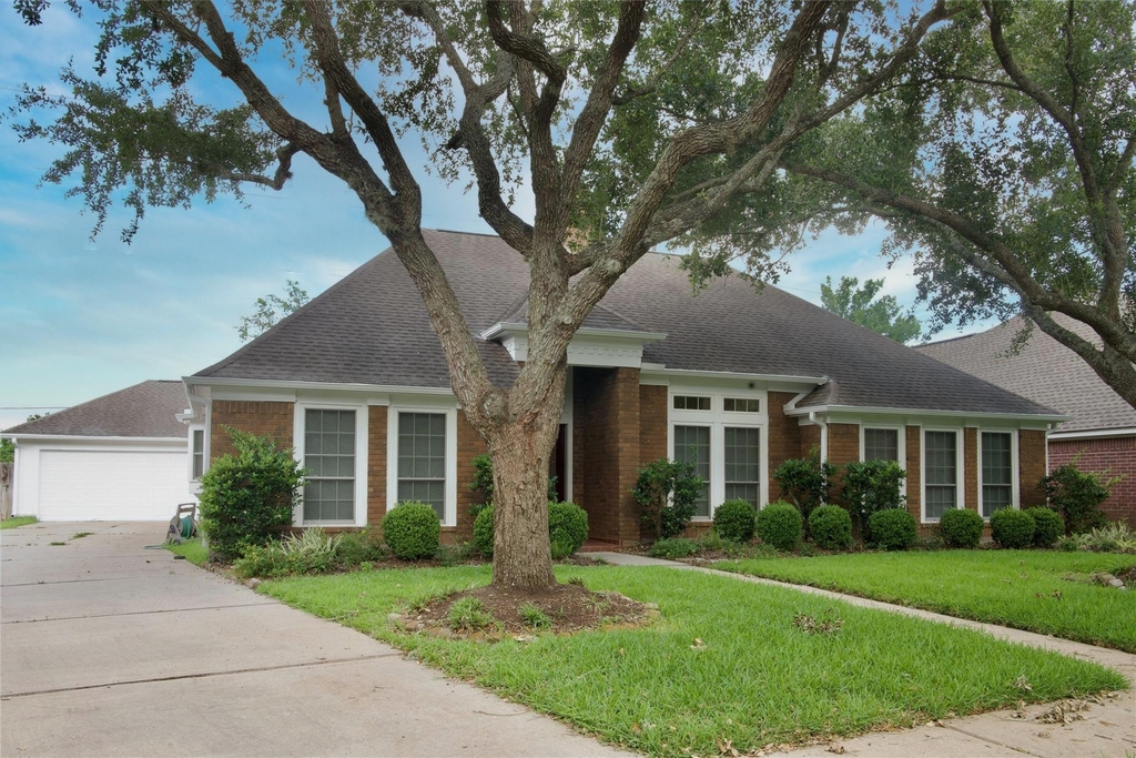 1839 Lake Winds Dr - Photo 2